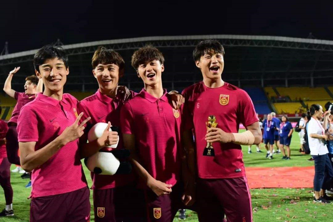 爱游戏入口-印度羽毛球队逆转英格兰羽毛球队，谌龙三分雨点燃全场