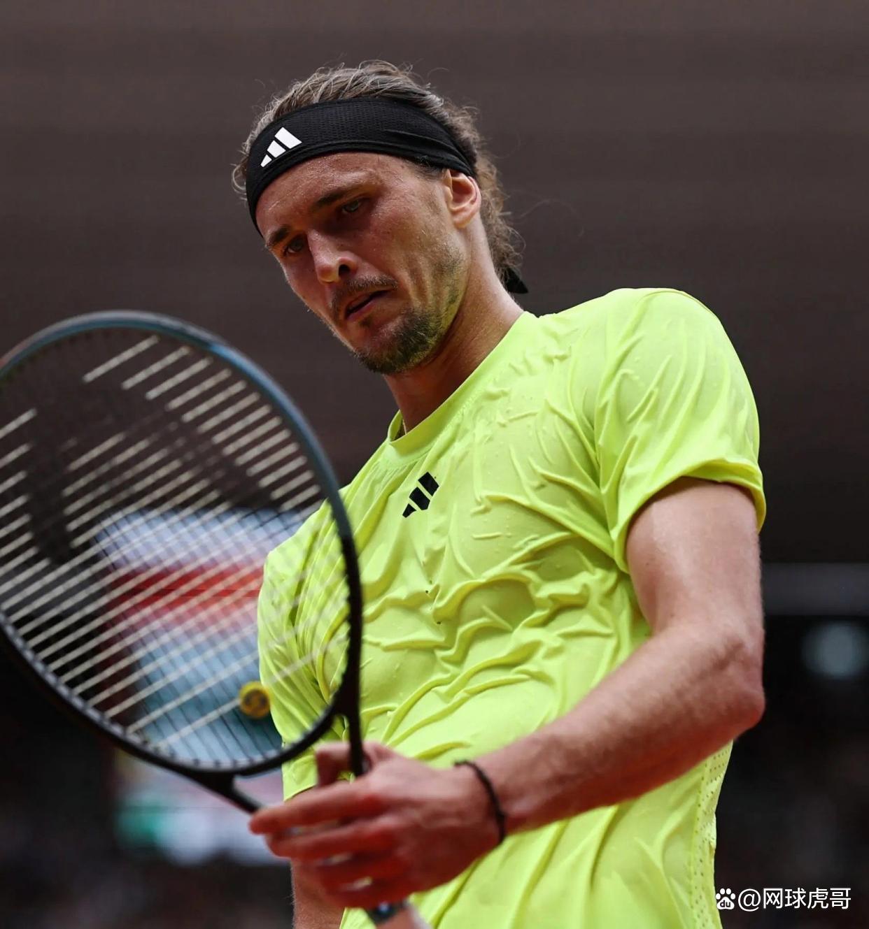 关于法国网球队绝杀英国网球队，德约科维奇完成帽子戏法的信息