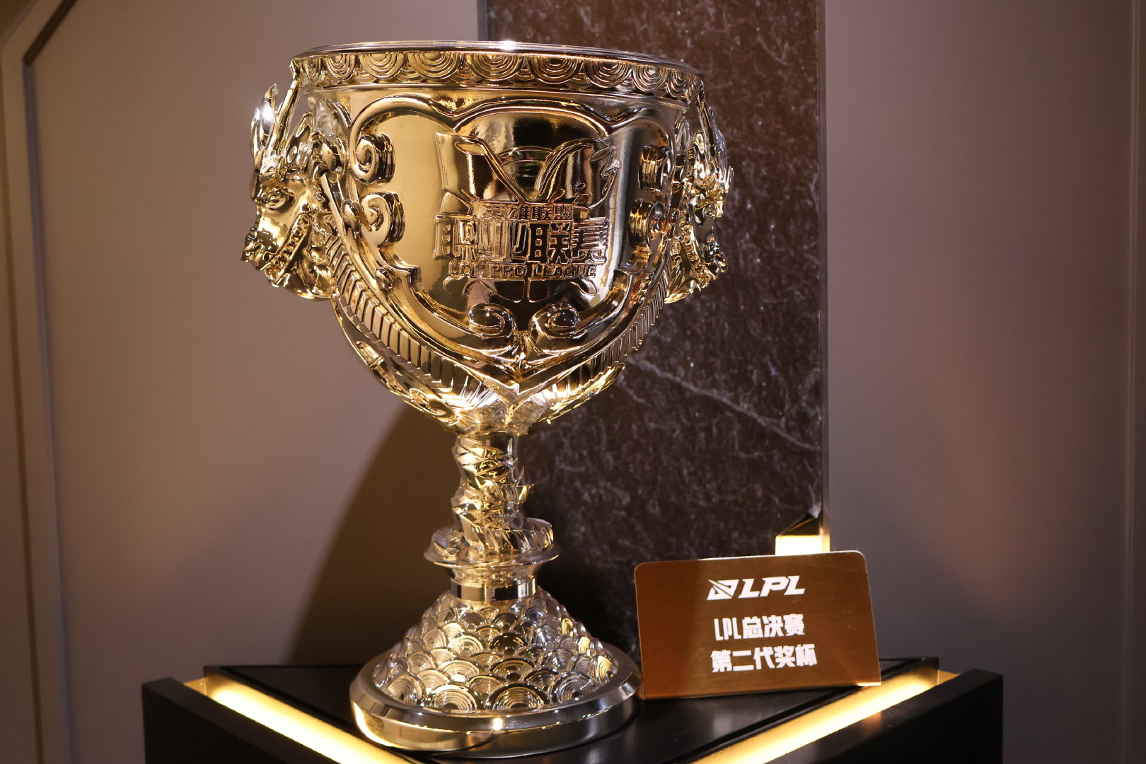 英雄联盟再创历史，冠军实至名归