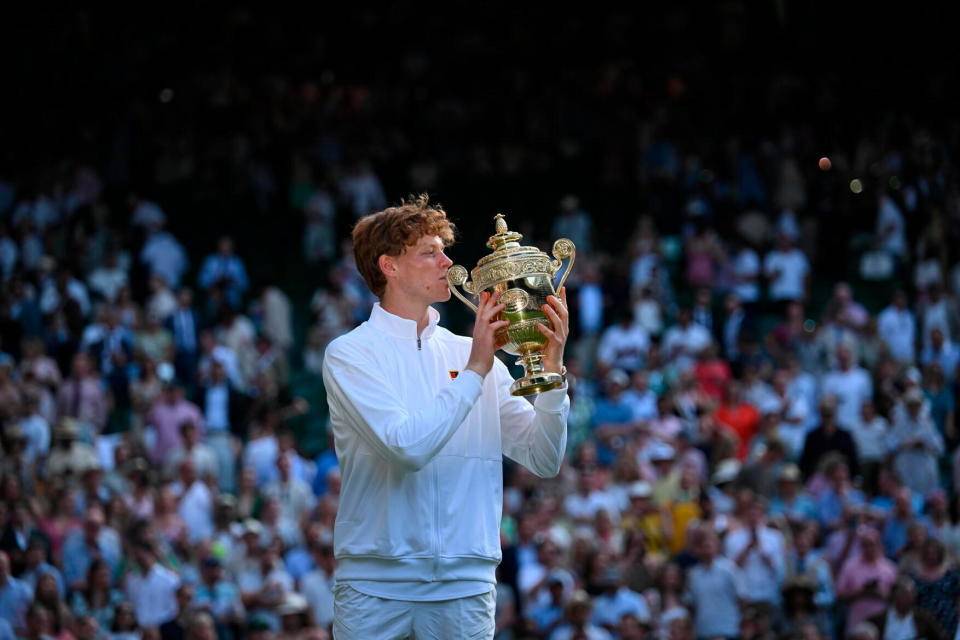 爱游戏在线-温网险胜美网，辛纳带队取胜