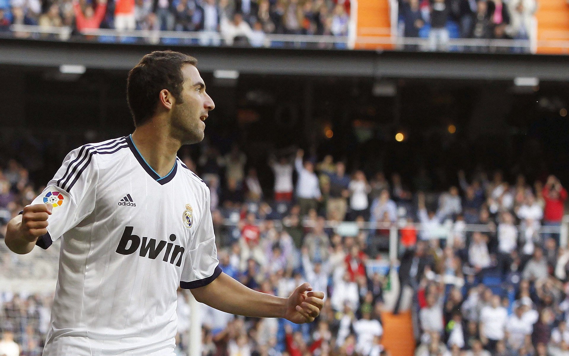 爱游戏APP-帕尔默，撕裂夜空的金色闪电！马竞重锤三连击粉碎黄色潜水艇