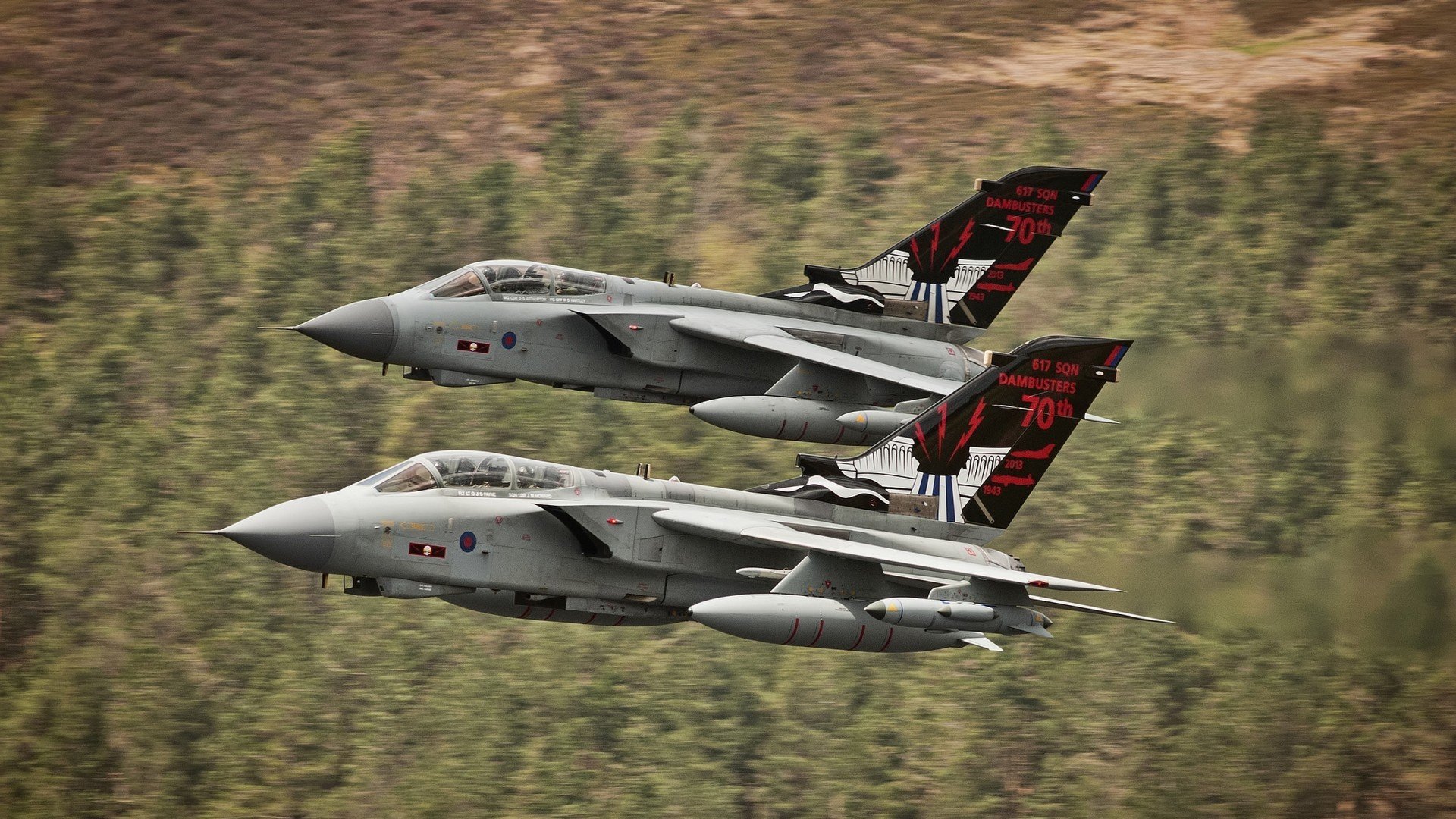 爱游戏官网-从刹车区到绿茵场，F1街道赛之夜的绿茵转弯—三笘薰从迷失到救赎的九十秒