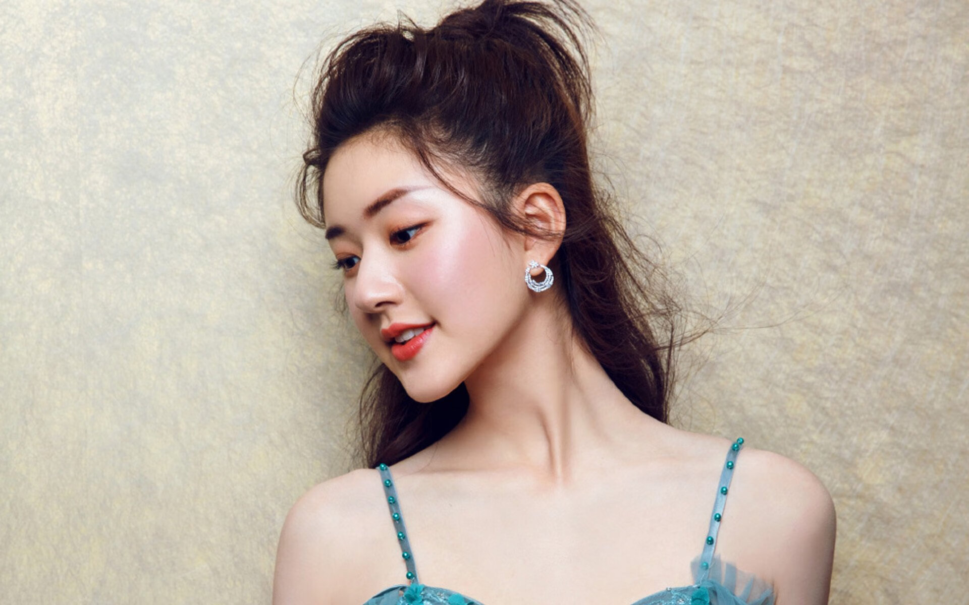 喧嚣与孤岛，当欧冠的声浪吞没卡塔尔的寂静终场