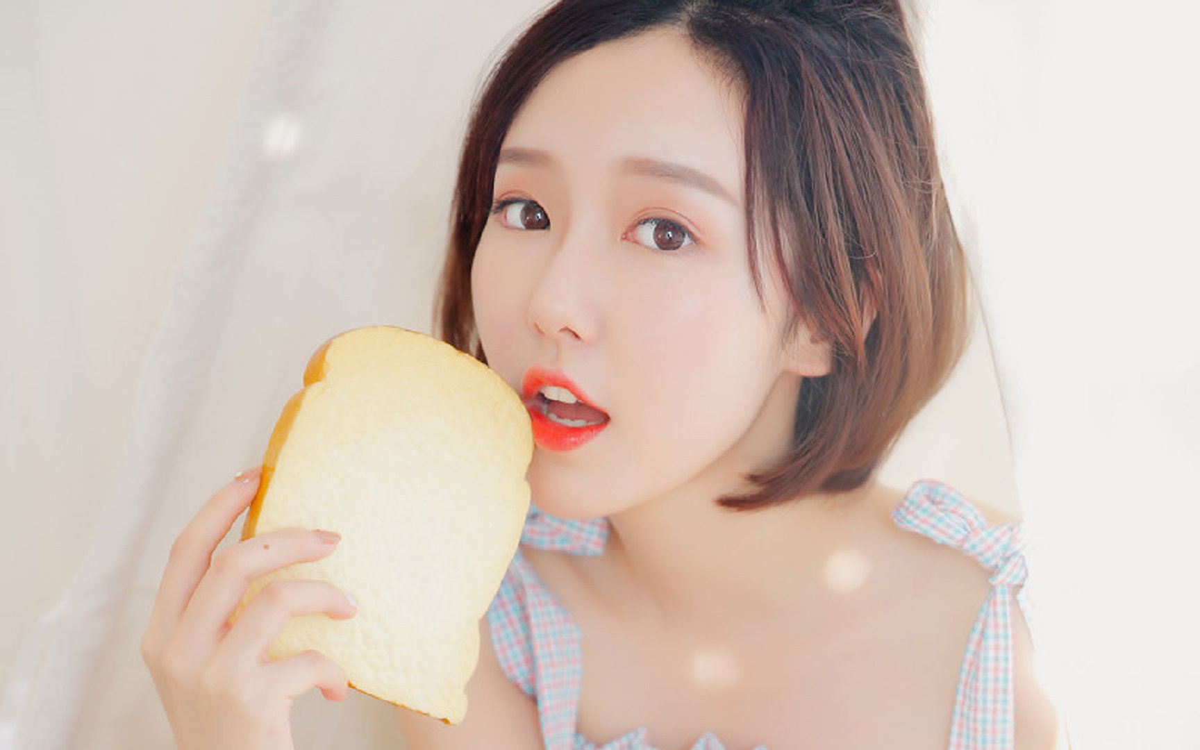 波斯铁骑与东欧白鹰的宿命对决,维尼修斯一剑封喉,门神铸就钢铁长城